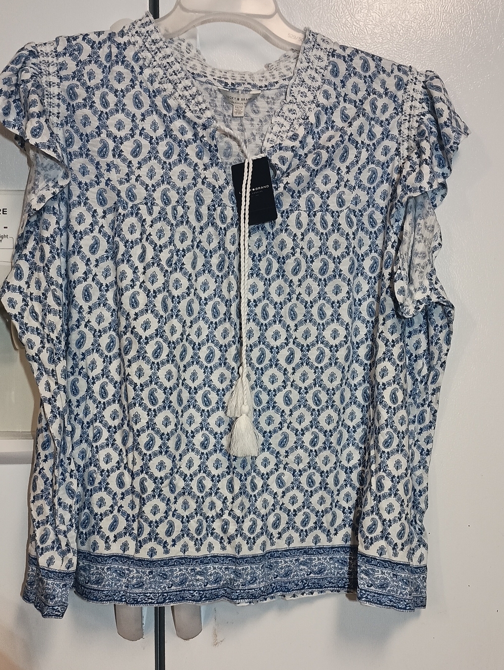 Lucky Brand Blue and White Tassel Tie Flutter Sleeve Top. Women's Size 2x